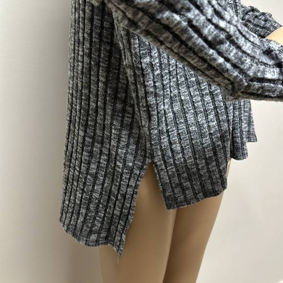 American Eagle Outfitters Slouchy Turtleneck - Picture 5 of 12